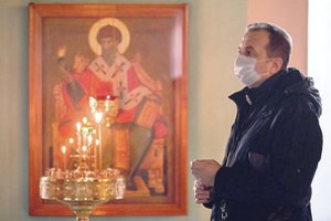 Koronaviruso mastas gali būti didesnis: rusai su malda laukia nepaprastosios padėties