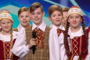 Liaudies šokių kolektyvas papirko J. Jankevičių: „Esate šutvė, kuri mėgaujasi tuo, ką daro“