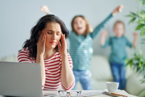 Psichologas: kaip susidoroti su karantino keliamu stresu namuose?