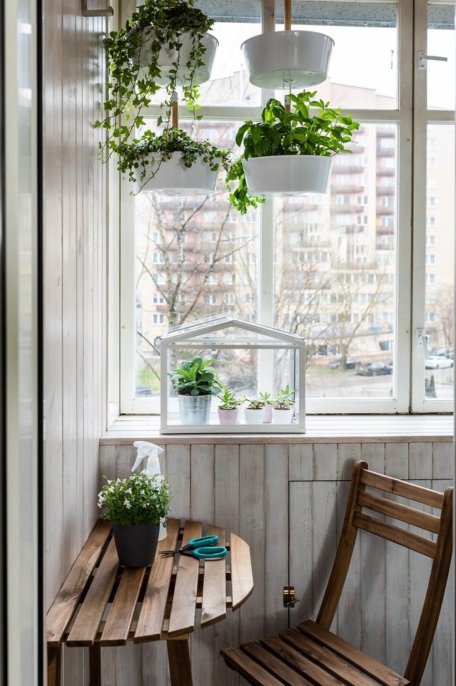 Įsirengus balkoną dabar, atšilus orams ten bus galima ir dirbti, ir valgyti, ir mėgautis saulės voniomis.<br>„Ikea“ nuotr.