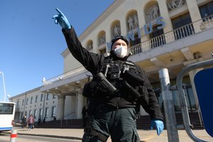 Ištuštėję Lietuvos oro uostai sieks išsaugoti visus savo darbuotojus