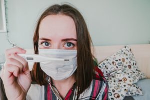 Po 14 dienų saviizoliacijos alytiškė bijo grįžti į darbą: „O jeigu aš juos užkrėsiu?“