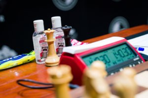 Dėl koronaviruso Rusijoje nutrauktas pasaulio šachmatų pretendentų turnyras