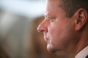Masiškai netirti medikų dėl koronaviruso buvo klaida, pripažįsta S. Skvernelis