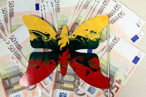 Ragina Lietuvą kuo daugiau skolintis – vėliau pinigų gali prireikti visiems vienu metu