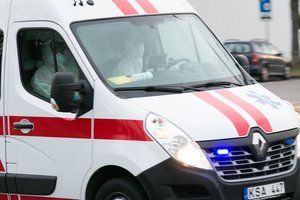 Klaipėdoje girtas BMW vairuotojas partrenkė per perėją ėjusią moterį