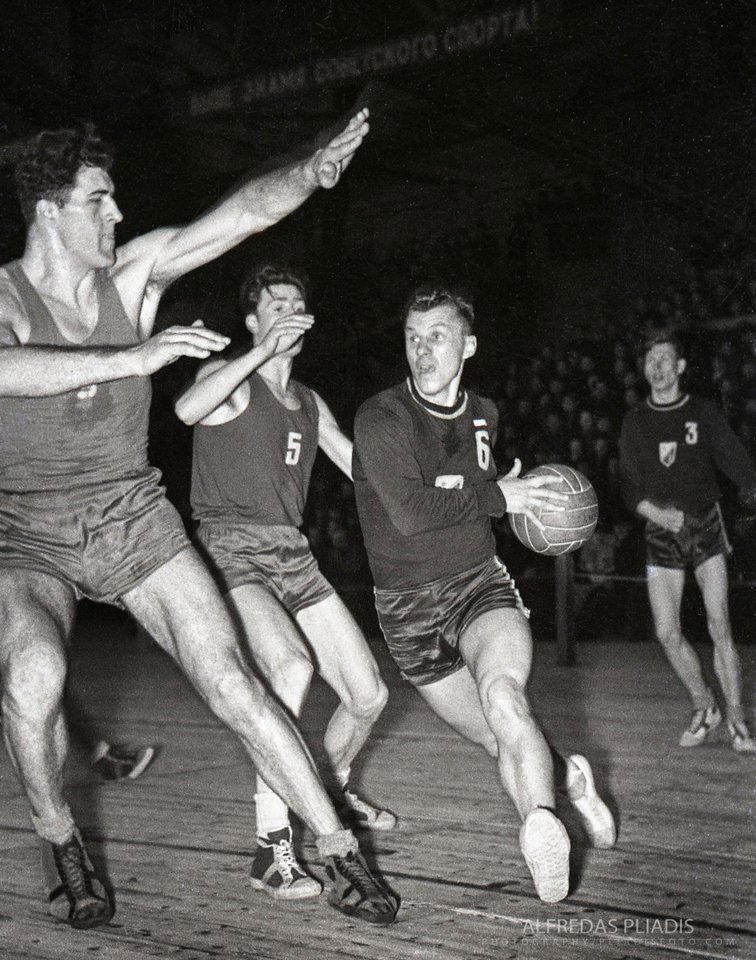  Krepšininkas Stanislovas Stonkus (1961 m.)<br> A.Pliadžio nuotr.