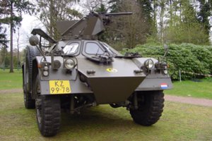 Ypatingas šarvuotis, kuris atbulas galėjo važiuoti taip greitai, kaip ir pirmyn