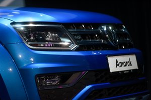 „Volkswagen“ automobilių gamybą stabdo mažiausiai dar dviems savaitėms 