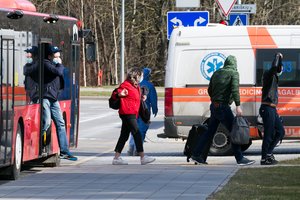 Karantinuotų emigrantų gyvenimas – iš pirmų lūpų: gauna ir atskirus butus, ir nelegalaus alkoholio