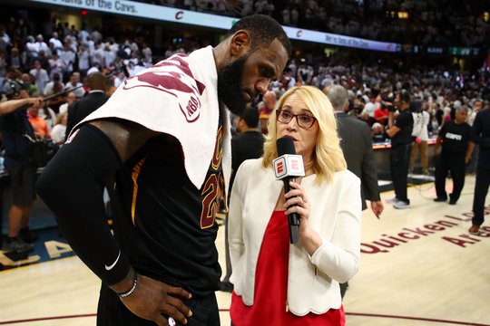 Koronavirusu užsikrėtė NBA žaidimo gerbėjams puikiai pažįstama žurnalistė
