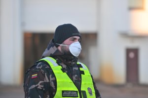 VSAT: vykti per valstybės sieną neleista 622, neišleista išvykti 343 asmenims