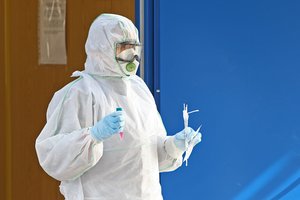 A. Veryga apribojo respiratorių ir vienkartinių pirštinių pardavimą