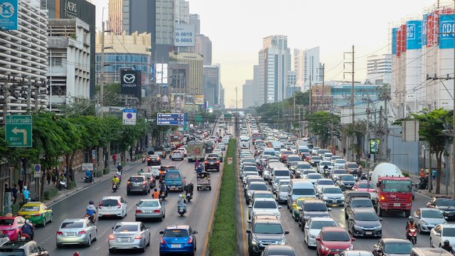 Lietuvio kelionė Bankoko gatvėmis: motoroleriu lenkia net automobilius