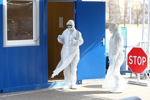 Lietuvoje daugėja koronavirusu užsikrėtusių medikų: skaičius perkopė 60