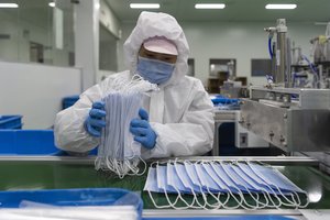 Aukso vertės krovinys iš Kinijos Lietuvą pasiekė, bet kuriuos medikus pasieks? 