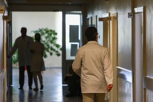 Klaipėdos gydytojai praskleidė nematomą pusę – patys nežino, kas serga COVID-19 