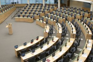 Toli gražu ne visi parlamentarai nusiteikę rinktis į Seimo posėdžių salę