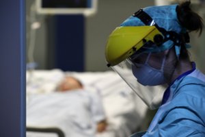 Pirma vaiko mirtis nuo koronaviruso Belgijoje, sutrikę net medikai