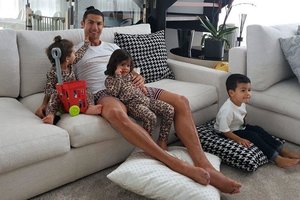 Karantine laiką leidžiančiam C. Ronaldo – internautų kritika: „Lengva sakyti, kai gyveni rūmuose“