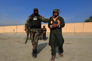 Talibano komanda atvyko į Kabulą stebėti kalinių paleidimo