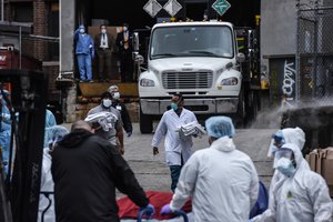 Virusu užsikrėtusių pacientų mirčių Jungtinėse Valstijose – daugiau nei Kinijoje, Prancūzijoje per parą 499 aukos