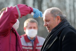 Žinios iš Minsko medikų: yra mirusiųjų, bet slapukavimas tęsiasi