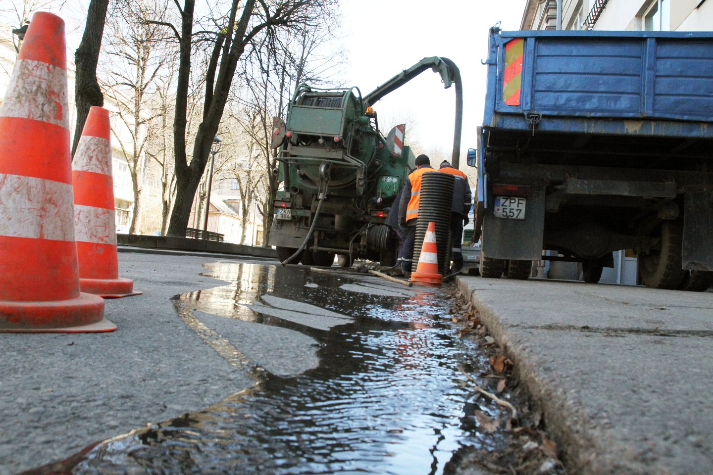 Patarė, kokių priemonių imtis ir kaip elgtis daugiabučių namų gyventojams, kad namų inžinerinės sistemos veiktų nepriekaištingai ir būtų išvengta avarijų.<br>M.Patašiaus nuotr.