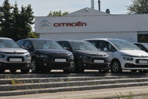 Automobilių gamintojai griebiasi už galvų: pardavimai Prancūzijoje krito daugiau nei 70 proc.