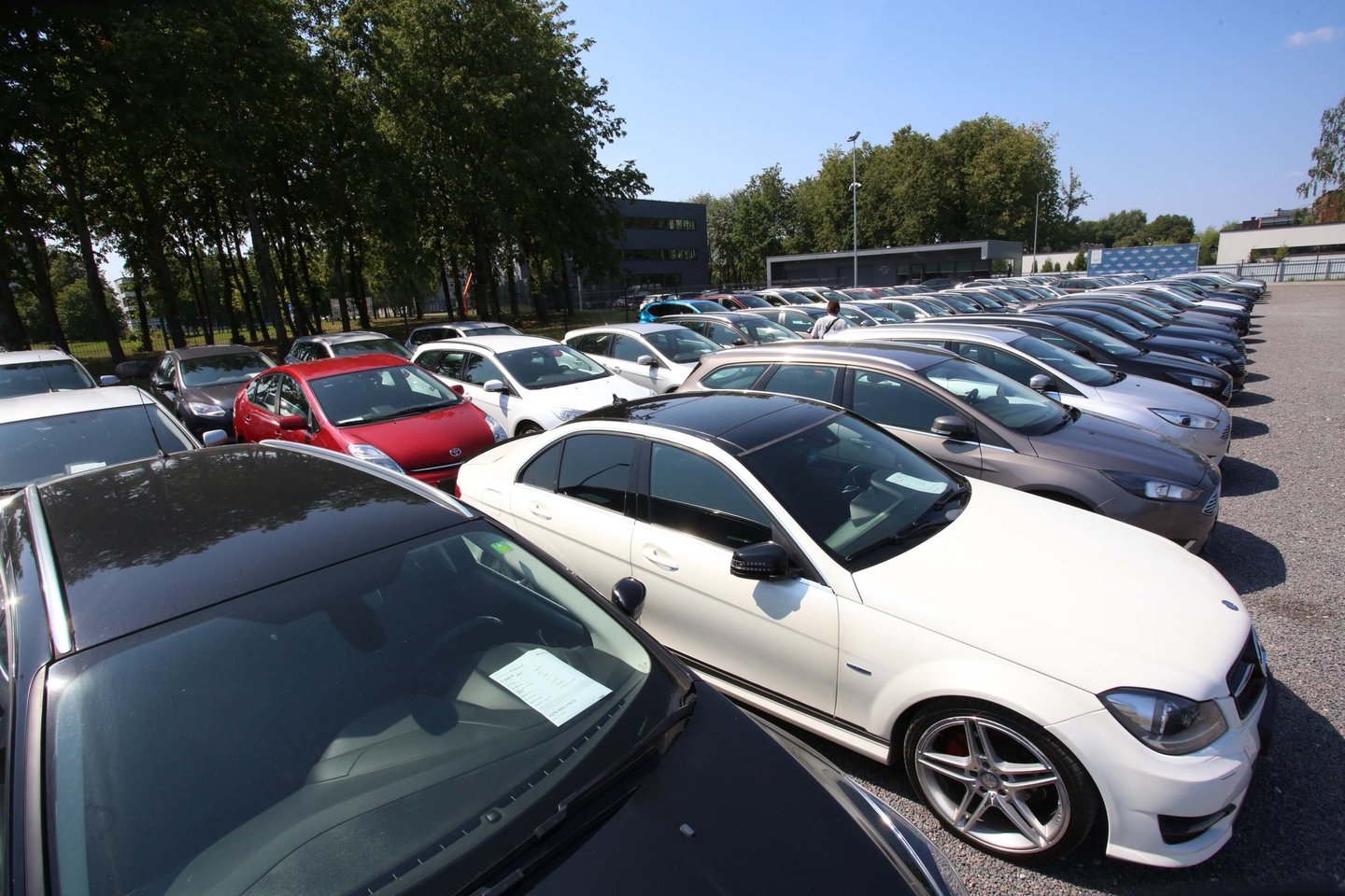 BMW, „Lexus“, „Mercedes“, „Porsche“ – pastaruoju metu labiausiai Kaune vagiami brangūs automobiliai.<br>M.Patašiaus nuotr.