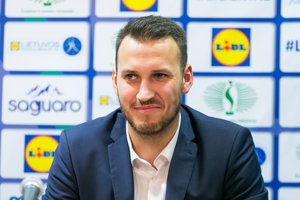 Moksleivių krepšinio lyga laikinai stabdo čempionatą