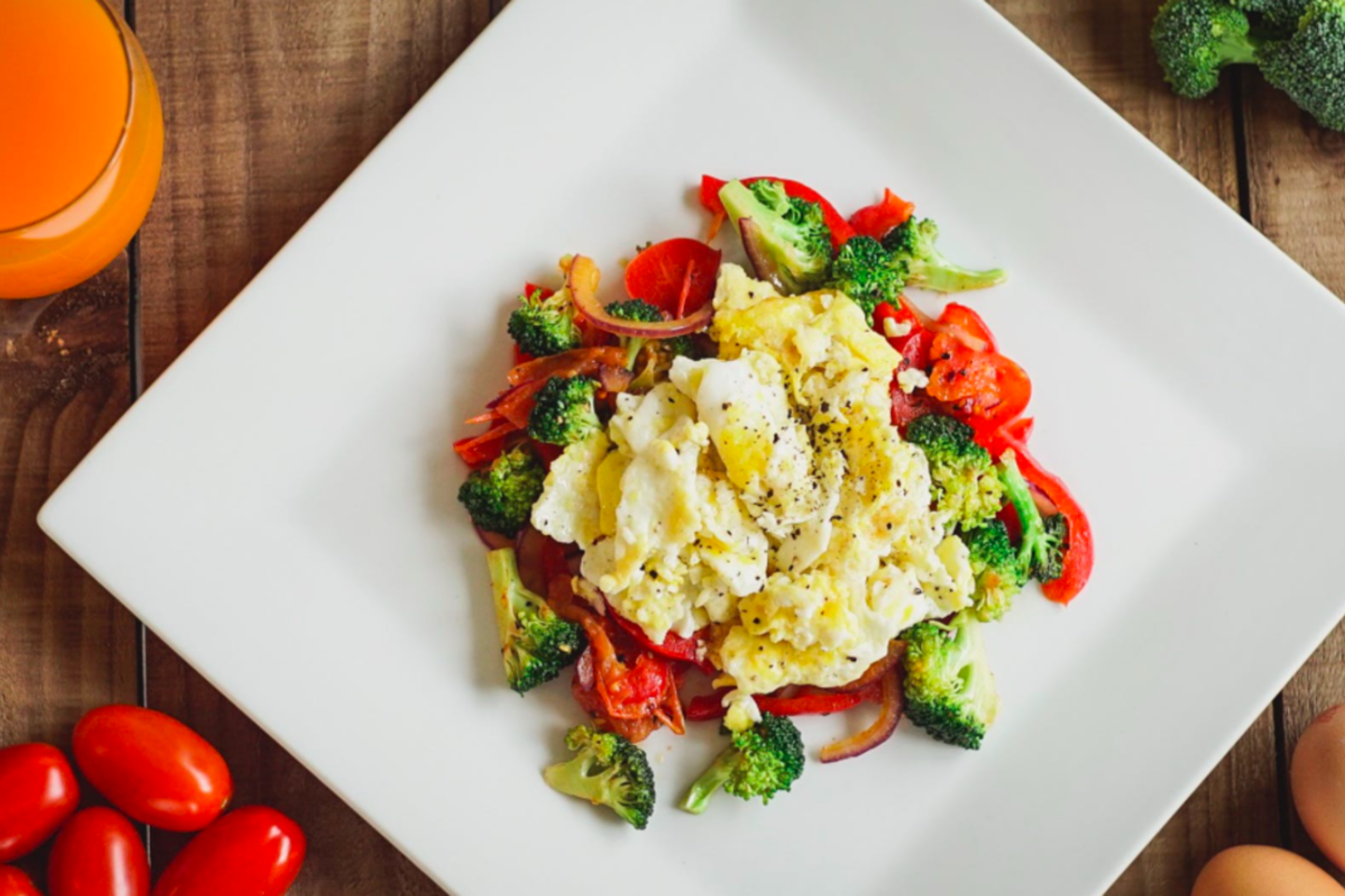 Kiaušinienė brokolių patale.<br>„Pexels“ nuotr.