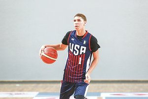 L. Ballas nusipirko komandą Australijoje, kurioje pats žaidė