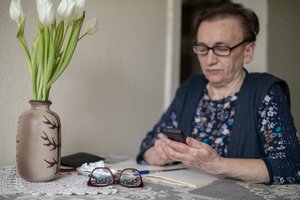 Vilniaus savanorių pagalba senjorams: nuo maisto ir vaistų – iki emocinės paramos