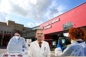 Kauno klinikinės ligoninės vadovas sugrąžintas į pareigas, S. Skvernelis nori atsakymų