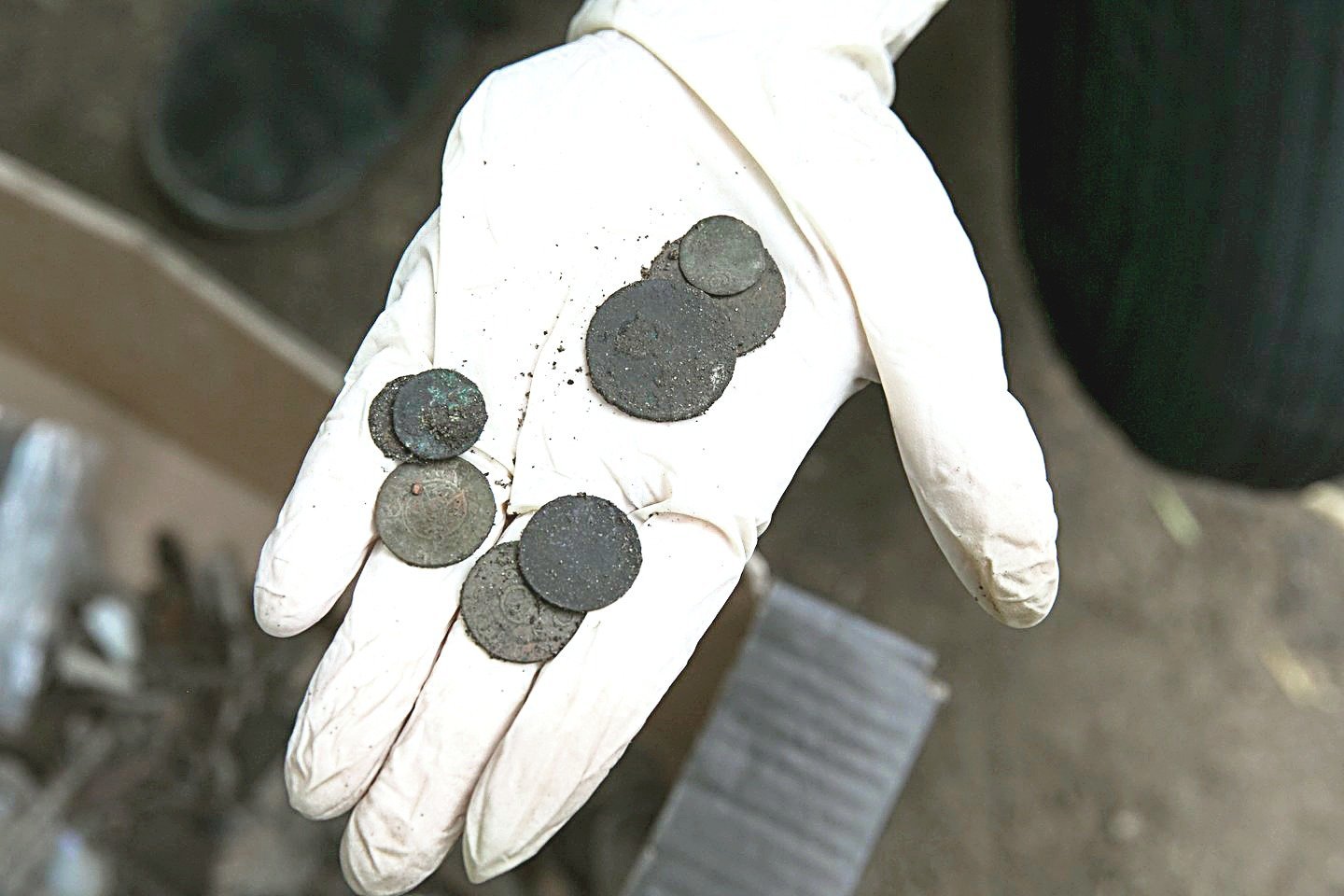 Užgriuvusioje požeminėje sinagogos dalyje rasta gerai išsilaikiusių mūro fragmentų, XVIII amžiaus pabaigos monetų.