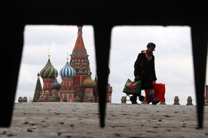 Rusija stingsta – džiūgauja tik degtindariai