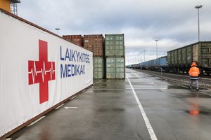 Lietuvą pasiekė dar viena aprangos ir kaukių siunta