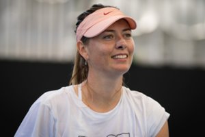 Pabendrauti norinti M. Šarapova paskelbė savo numerį: „Parašykite man“