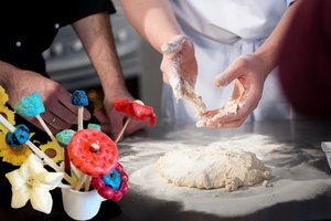 Parodė, kaip pasigaminti neįprastą puošmeną namams – pravers Velykoms