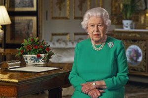 Karalienė Elizabeth II istorinėje kalboje kreipėsi į Jungtinės Karalystės gyventojus: „Mes tai įveiksime“