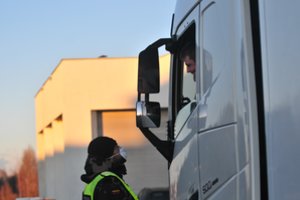 Lietuvos vežėjų sunkumų sąrašas ilgėja: nuo saugumo eilėse pasienyje iki neišmokėtų algų