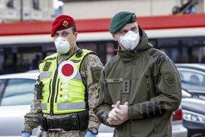 Policija dėl karantino taisyklių pažeidimo nubaudė per pusantro šimto žmonių