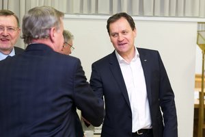 V. Tomaševskis siūlo metams atidėti automobilių registracijos mokestį