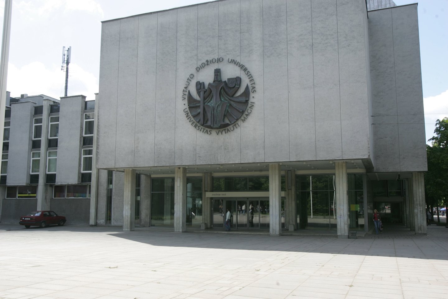 1989 m. Kauno politechnikos instituto rūmuose įvyko pirmasis Vytauto Didžiojo universiteto Atkūrimo tarybos posėdis.<br>A.Barzdžiaus nuotr.