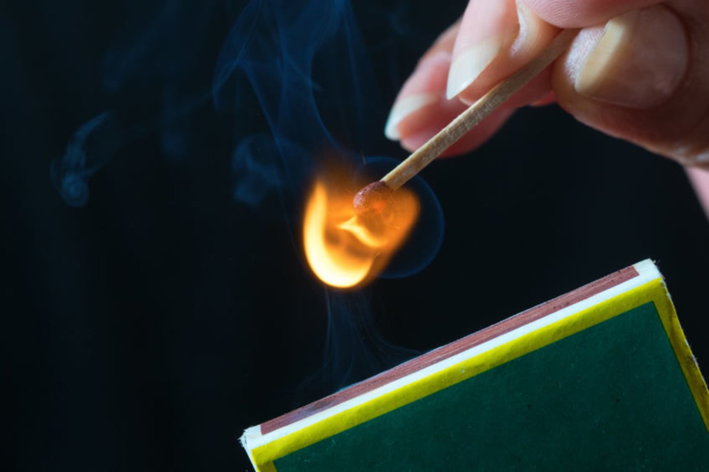 1827 m. anglų vaistininkas, sausųjų degtukų išradėjas Johnas Walkeris savo sąskaitų knygoje įrašė, kad pardavė pirmuosius degtukus.<br>123rf asociatyvi nuotr.