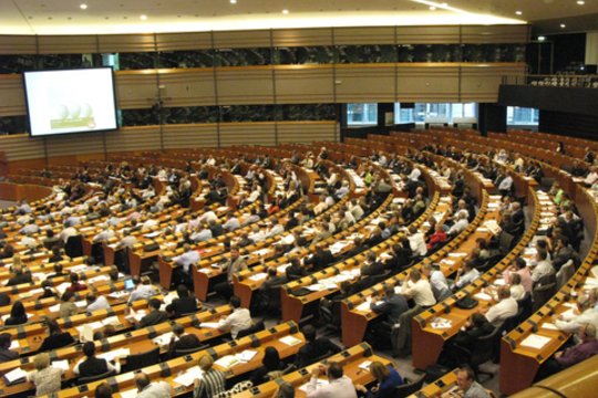 2003 m. Europos Parlamentas balsavo už pritarimą pasirašyti su Lietuva stojimo į Europos Sąjungą sutartį.<br>A.Barzdžiaus nuotr.
