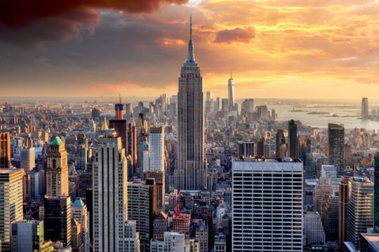 1931 m. baigtas statyti „Empire State Building“ dangoraižis Niujorke. Oficialiai atidarytas gegužės 1 ąją. 381 m pastatas daugiau nei 40 metų buvo aukščiausias pasaulyje.<br>123rf nuotr.