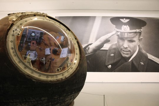 1961 m. pirmą kartą žmonijos istorijoje Sovietų Sąjungos kosmonautas Jurijus Gagarinas erdvėlaiviu „Vostok 1“ vieną kartą apskriejo Žemę ir sėkmingai nusileido.<br>123rf nuotr.