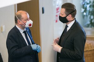 S. Skvernelis kreipėsi į Seimo narius pagalbos: išgyvenus Velykas, bus lengviau